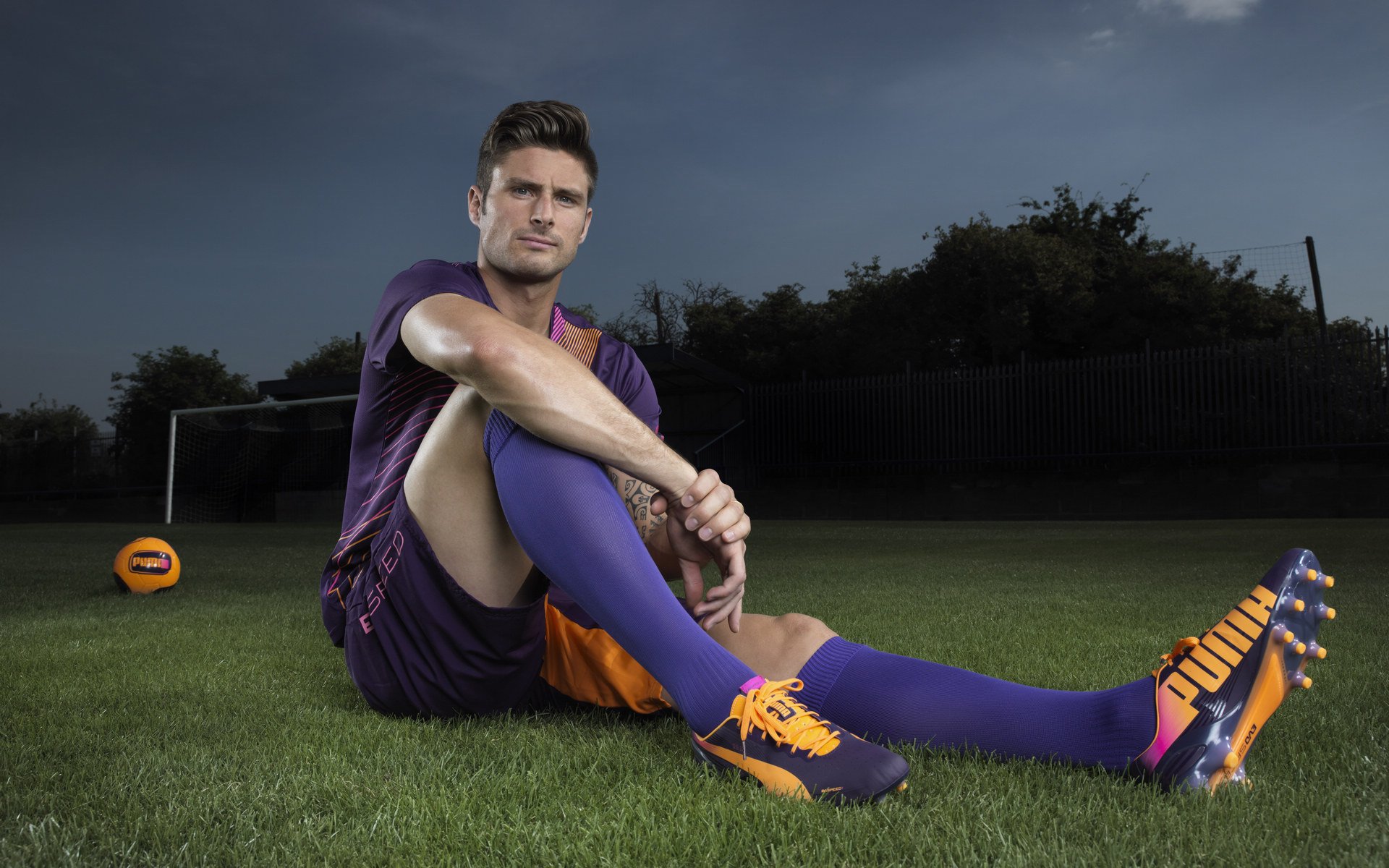 草根足球运动深度融入社会生活，成长为全民运动热点，开展足球运动的意义